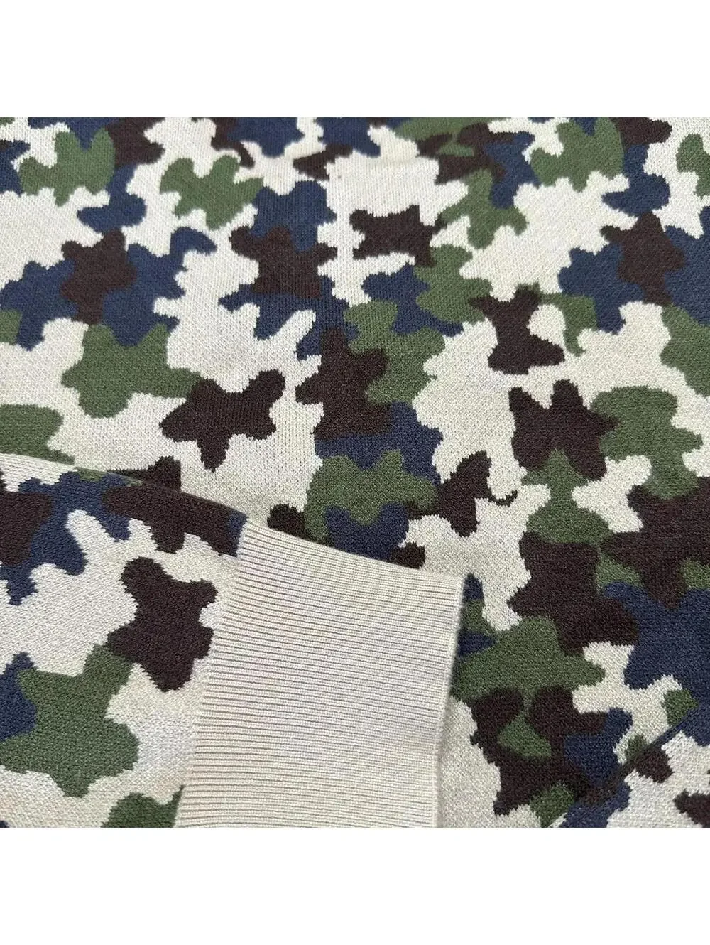 Camo cardigan size M.